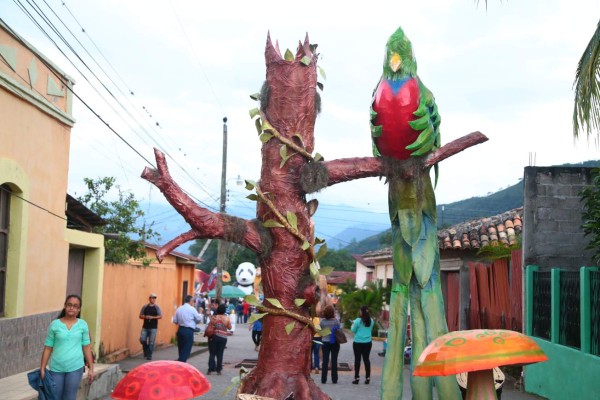 Trinidad ardió de entusiasmo con sus chimeneas