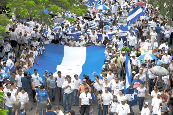 'No a la injerencia; queremos elecciones”