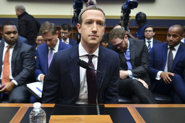 Zuckerberg bloquea cuenta de Facebook de Trump por tiempo indefinido