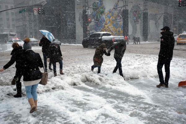 En fotos: La fuerte nevada que paraliza el noroeste de EUA