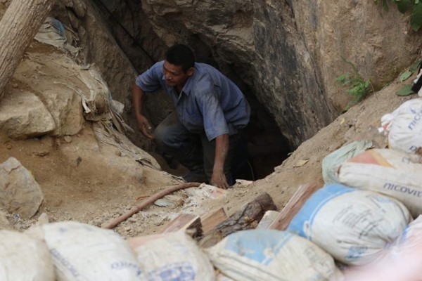 Mineros hondureños suspenden búsqueda de sus ocho compañeros