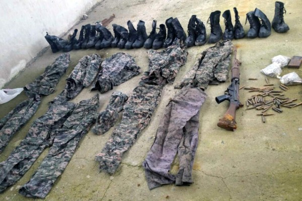 Dentro de iglesia hallan fusiles e indumentaria militar en Chamelecón