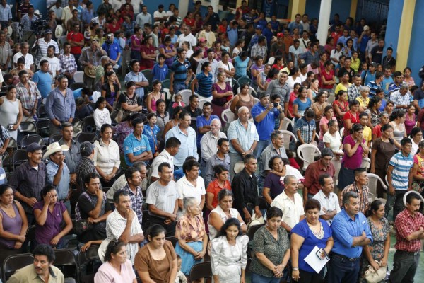 Entregan 114 bonos en Lempira