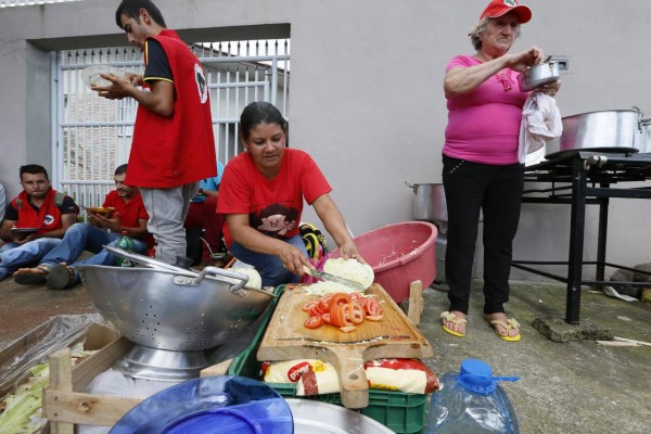 Nace 'Lula Libre', el campamento a pocos metros de la celda del expresidente