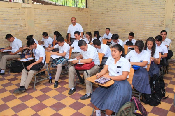 Excesivo uso de celulares causa reprobaciones