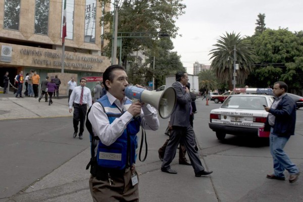 Un fuerte y prolongado sismo de 6.4 sacude Ciudad de México
