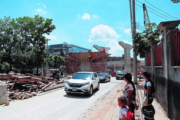 En octubre estarán listos los 4 carriles de bulevar Mackay