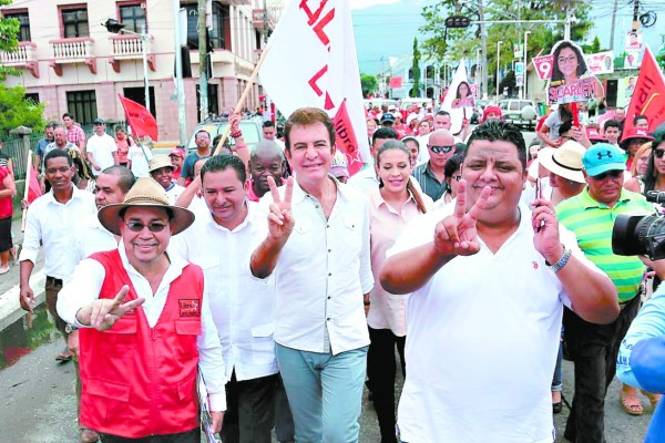Salvador Nasralla recorre Olanchito y La Masica junto con Manuel Zelaya