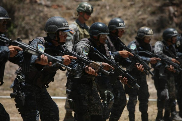 Expertos de EUA y Colombia preparan a policías Tigres de Honduras