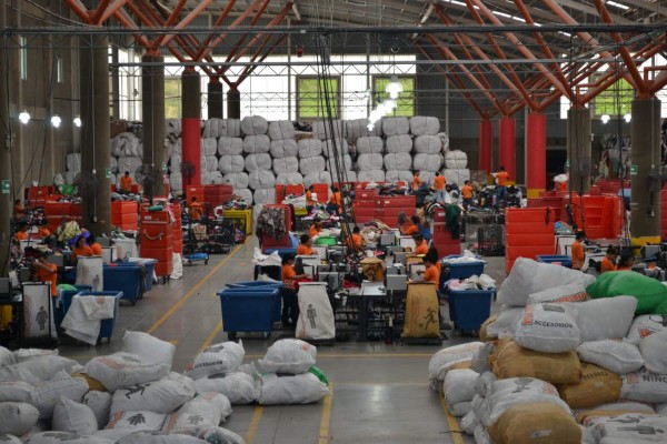 Guatemala expande inversión en Honduras a la espera de unión aduanera