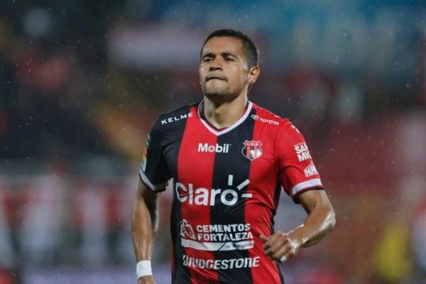 El Independiente Santa Fe de Colombia quiere los goles de Roger Rojas