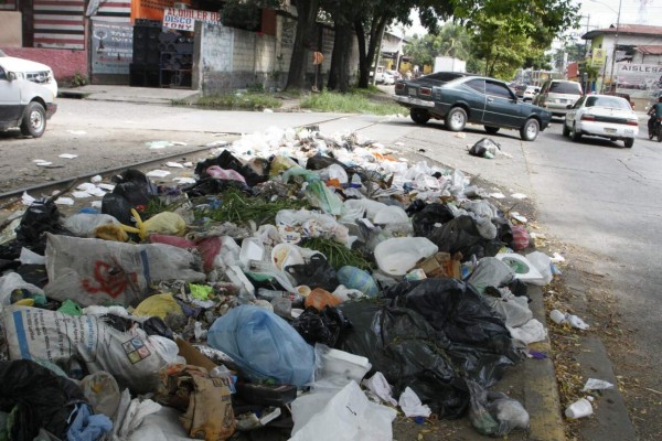 Malestar por basura en barrios Medina, Concepción y Lempira