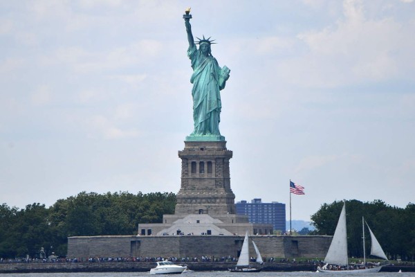 EEUU: Evacuan Estatua de la Libertad tras incendio