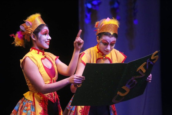 CC Danza creó el mágico 'Mundo piñata”