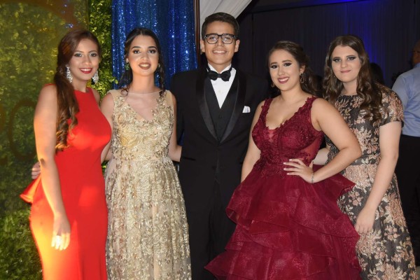 Graduación de la MountView Academy