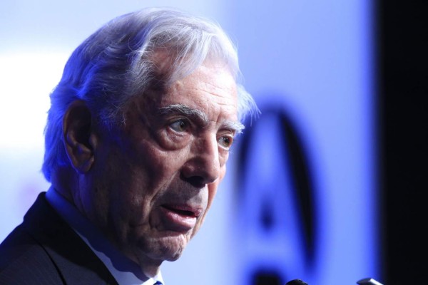 Vargas Llosa tuvo acciones en un paraíso fiscal