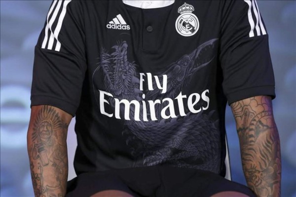 Real Madrid presenta su nueva camiseta: negra y con un dragón&nbsp;&nbsp;