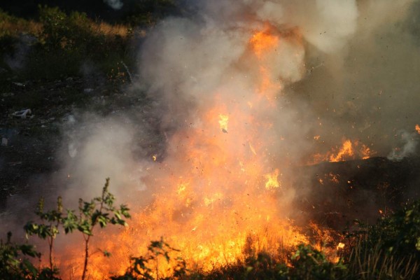 Queman pólvora que estaba almacenada en una casa particular