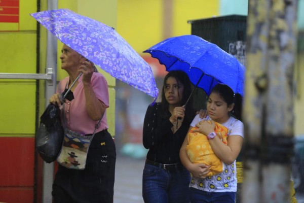 Lluvias y bajas temperaturas se esperan este fin de semana