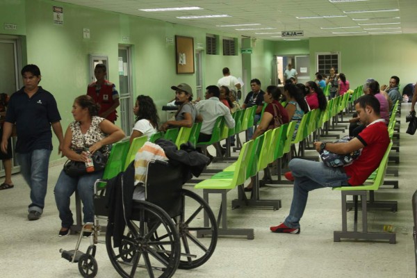 Abuso de alcohol manda a 20 personas de emergencia al hospital Mario Rivas