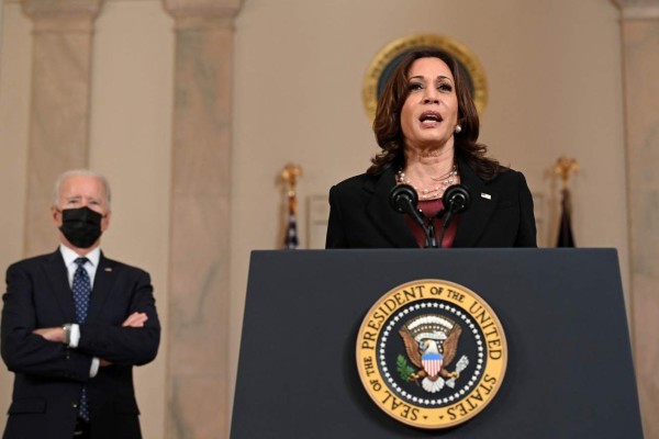 'Si se quedan, la ayuda está en camino”, dice Kamala Harris a migrantes