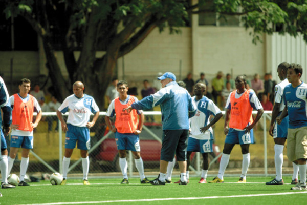 El 'Cuate” Castillo ensaya con su once ideal