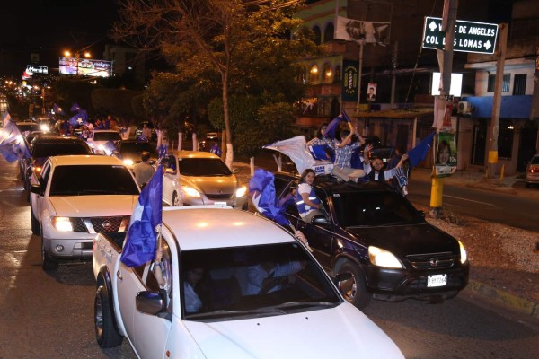 Con caravanas, nacionalistas reafirman apoyo a Hernández