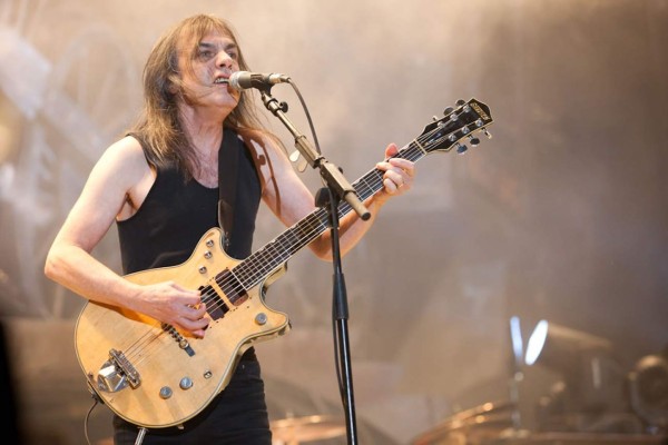 Muere Malcolm Young, guitarrista de AC/DC