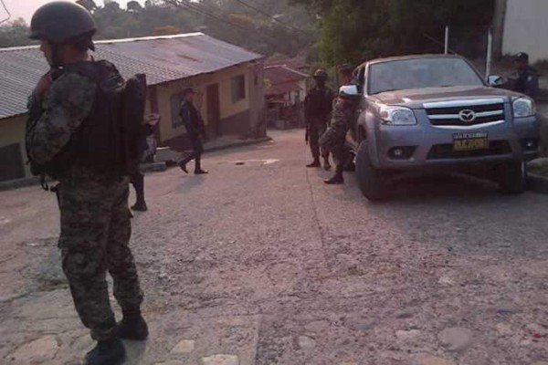 70 personas detenidas en allanamientos en La Ceiba
