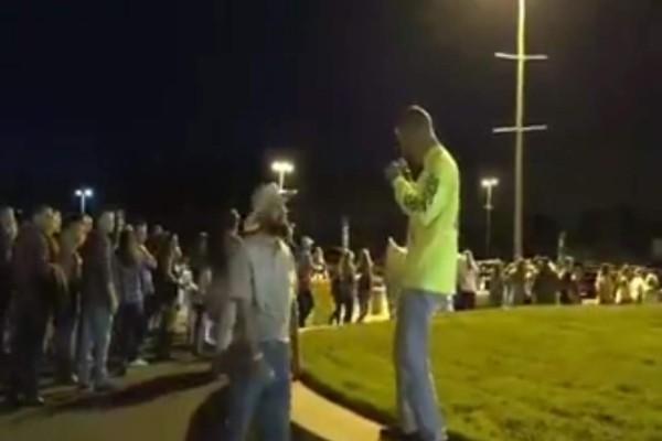 Antes del concierto, predicador pidió a las víctimas arrepentirse de sus pecados