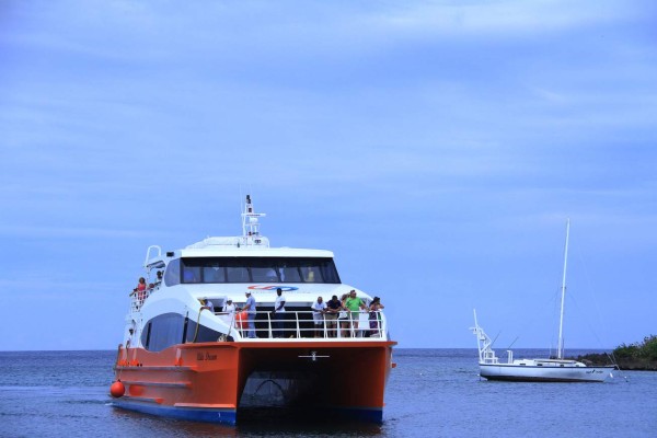 Inauguran ruta de ferry entre Utila y Roatán
