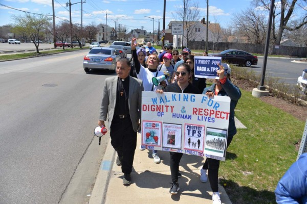 Hondureños reciben con 'gran pena' cancelación del TPS
