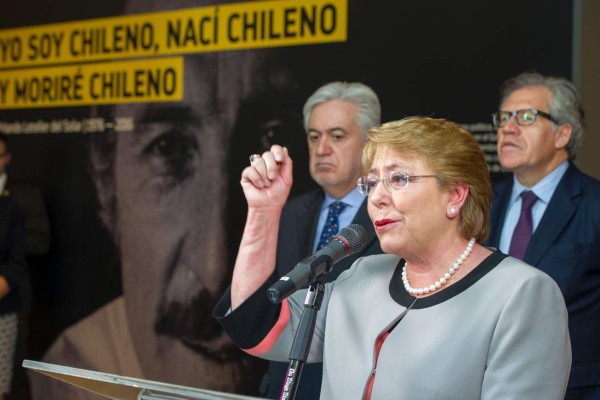 MIA31. NACIONES UNIDAS (NY, EEUU), 18/12/2018.- Fotografía cedida por la ONU donde aparece la alta comisionada de las Naciones Unidas para los Derechos Humanos, la chilena Michelle Bachelet, hablando durante una reunión con motivo del 70 aniversario de la Declaración Universal de los Derechos Humanos y del vigésimo quinto aniversario de la Declaración de Viena hoy en la sede del organismo en Nueva York (EE.UU.). Guterres alertó hoy del aumento del autoritarismo y el racismo en el mundo, coincidiendo con la entrega de unos premios en la ONU en el 70 aniversario de la Declaración Universal de los Derechos Humanos. EFE/Evan Schneider/ONU/SOLO USO EDITORIAL/NO VENTAS