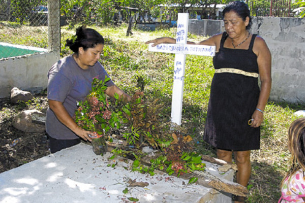 Identifican sobreviviente de auto incendiado