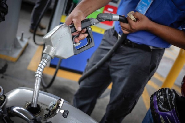 Gasolinas súper y regular se cotizan en L74.99 y L68.67