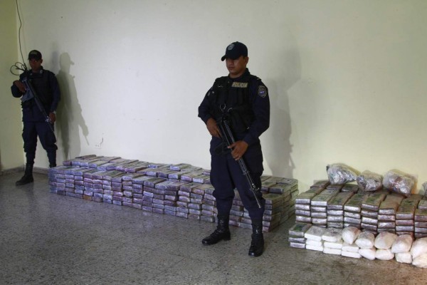 Rastra transportaba 743 kilos de cocaína entre toros y terneros