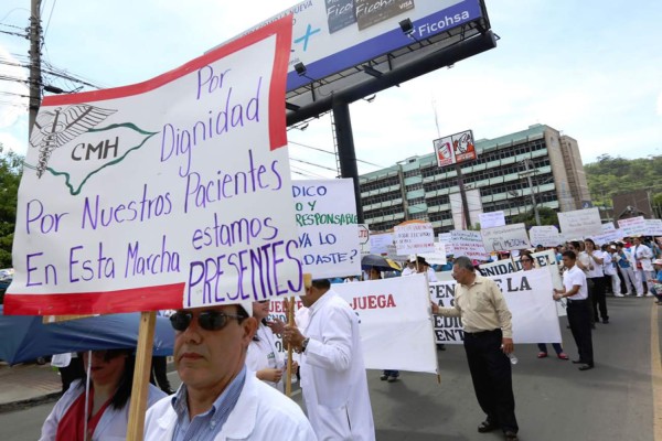 Médicos hondureños paralizarán labores por falta de medicinas