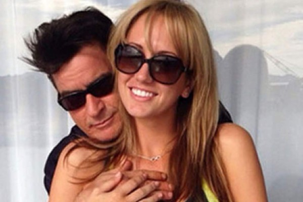 Charlie Sheen deja sin casa a su ex y a sus hijas