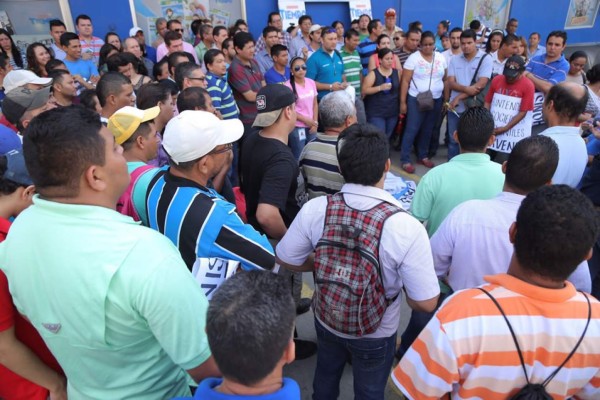 Ministro del Trabajo conoce demanda de empleados de diario Tiempo