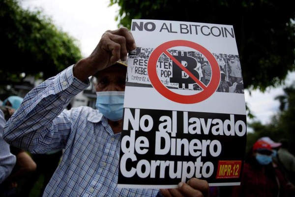En medio de protestas, la ley para el uso del bitcóin en El Salvador entra en vigor el martes