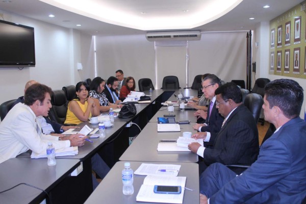 TSE logra acercar a Nasralla, Luis Redondo y Fátima Mena