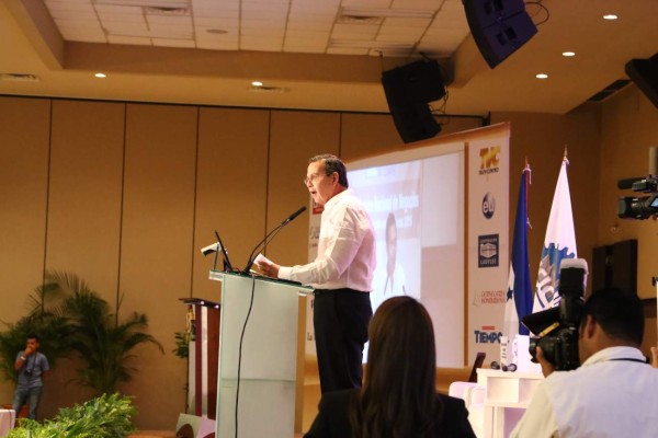 Fenafuth acude al sector privado