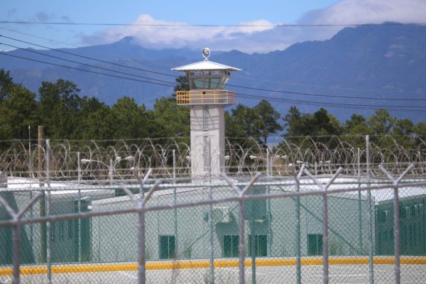 La cárcel de Morocelí está a la orilla de la calle que conduce a la ciudad de Danlí. Foto: Andro Rodríguez