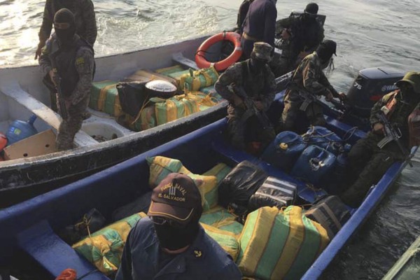 Encuentran 750 kilos de droga en el océano Pacífico de El Salvador