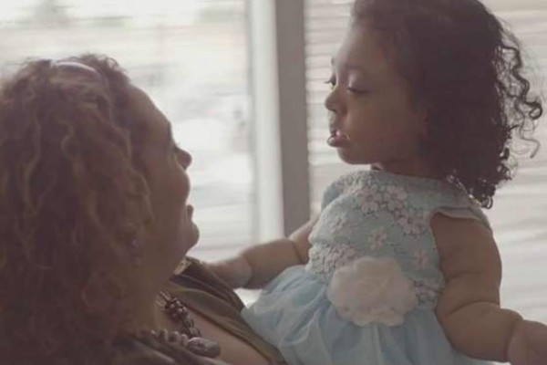 La pequeña Janelly que nació sin huesos