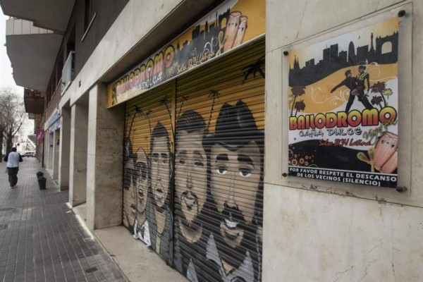 Estudian sanciones contra disco que pide a mujeres ir 'sin bragas”