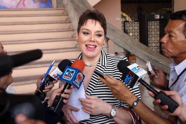 Diputada Beatriz Valle se burla de incendio en sede nacionalista