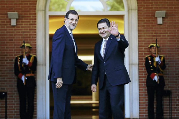 Juan Orlando pide al Rey y a Rajoy fondos para Palmerola