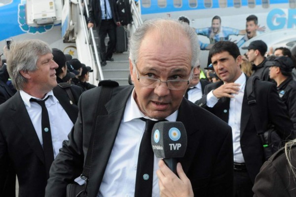Sabella no define su continuidad con Argentina