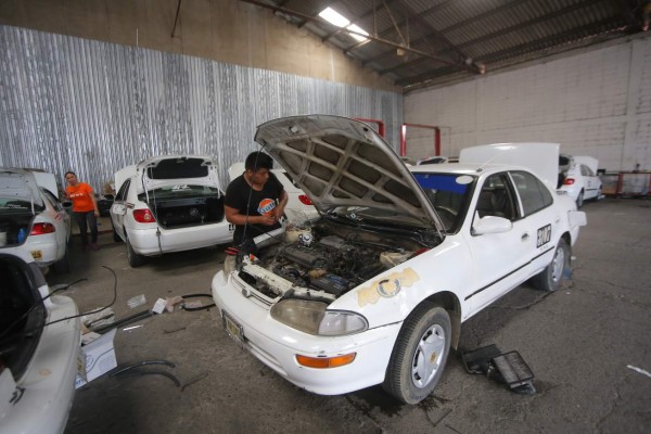 Taxistas ahorran L37 millones en combustible con sistema de gas LPG